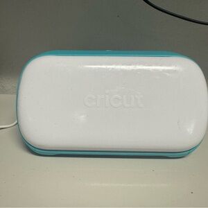Cricut Joy mini cutting machine w/ extras